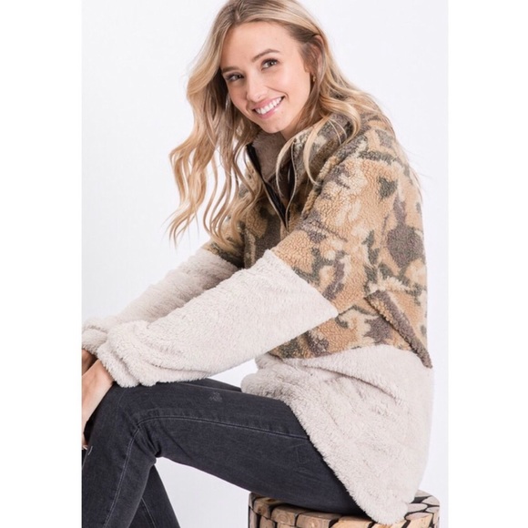 Camouflage Print Sherpa pullover hoodie - Picture 5 of 6